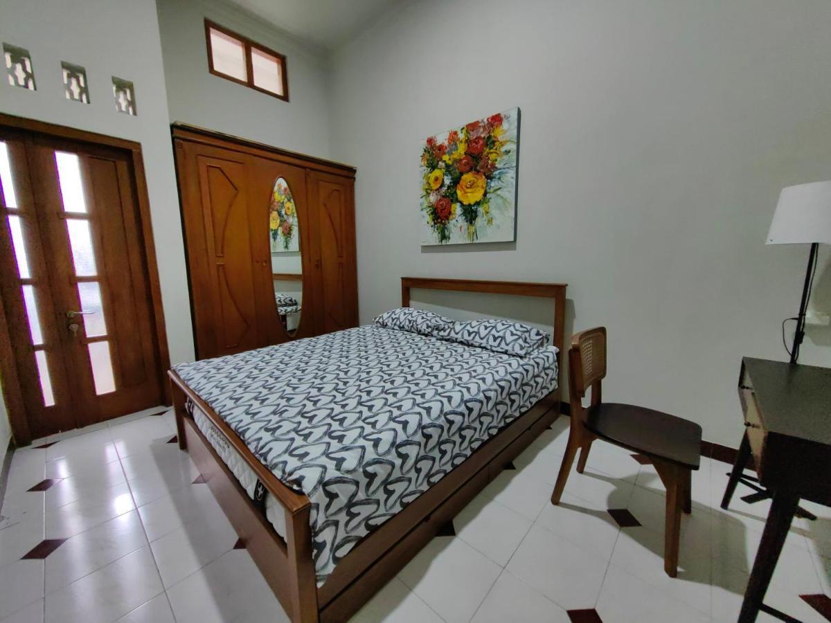Sekar Tanjung *